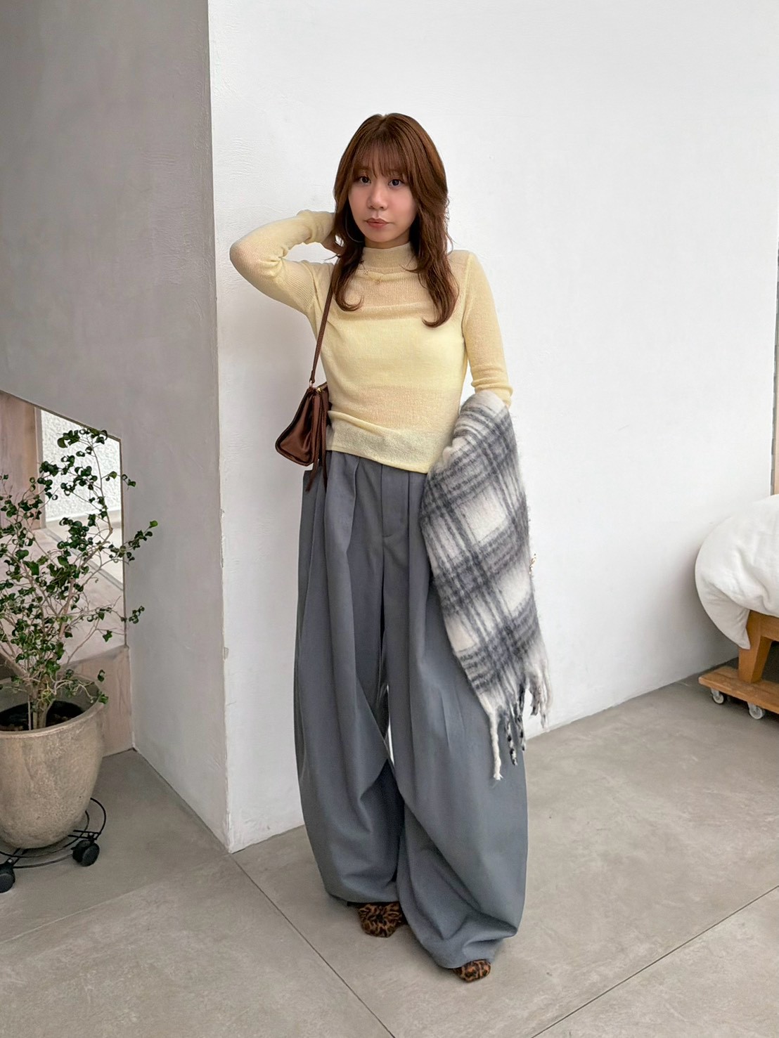 ブローチ付きシャギーストール(ストール・マフラー)｜FASHION GOODS