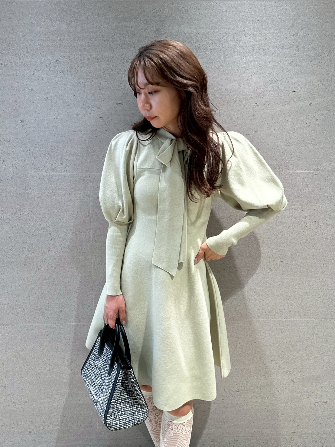 新作新品タグ付き　リリーブラウン♡ボウタイリボンニットワンピース ボウタイリボンニットワンピース(ニットワンピース)｜ワンピース