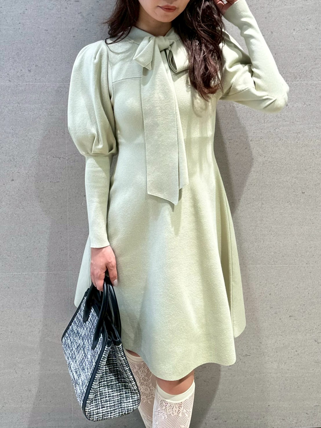 新作新品タグ付き　リリーブラウン♡ボウタイリボンニットワンピース ボウタイリボンニットワンピース(ニットワンピース)｜ワンピース