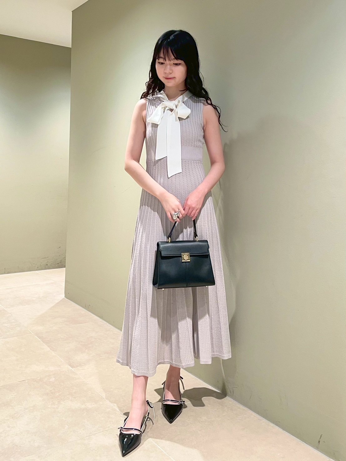 試着のみ♡ルネ♡リボンタイ　ワンピース オフィシャル・MASHアプリ限定】ボウタイリボンニットワンピース