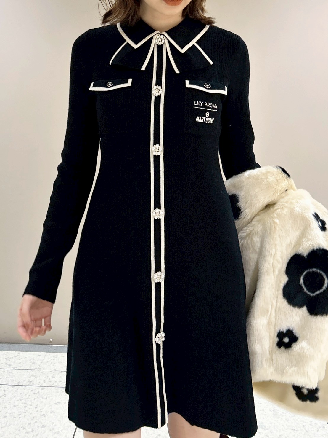 LILY BROWN×MARY QUANT】デイジー釦付きビジューミニニットワンピース