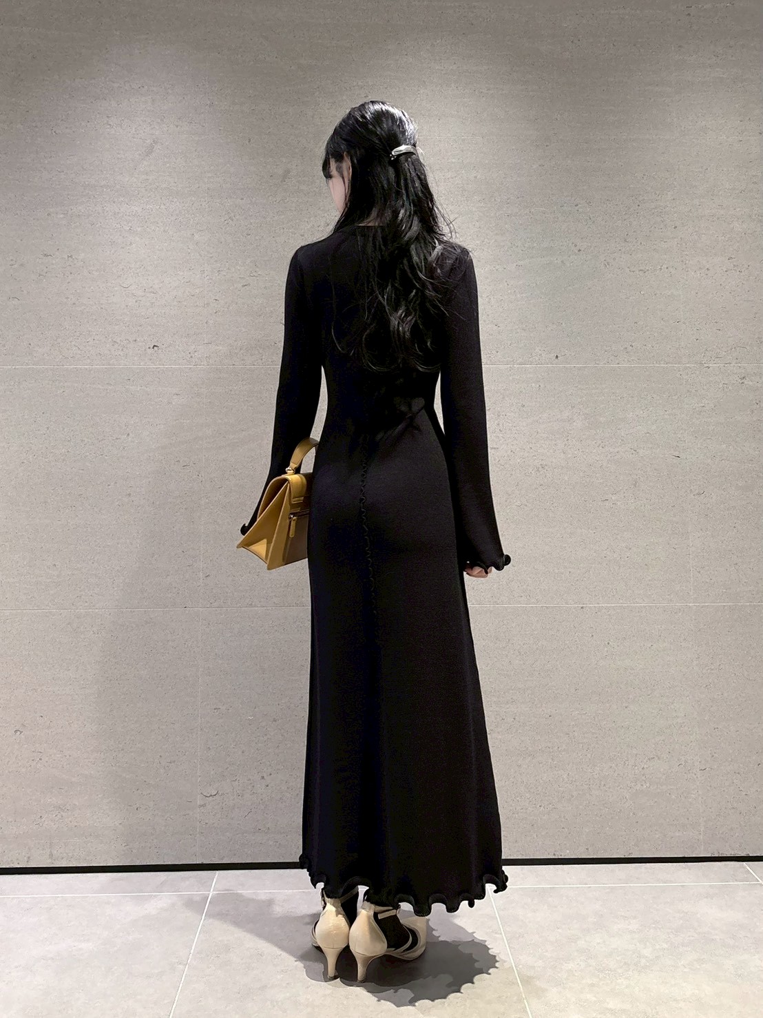 スイセンモチーフニットワンピース(ニットワンピース)｜ワンピース