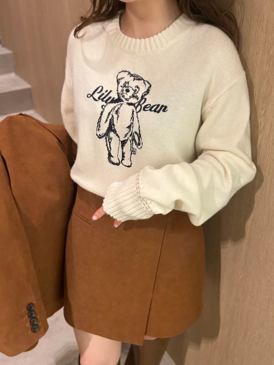 新作10%OFF リリー ブラウン LILY BROWN トップス 25秋冬 Lily Bearエンブロイダリーニットトップス 9月中旬〜10月上旬予約 長袖 ミドル丈 lwnt254096 Lily Bearエンブロイダリーニットトップス(ニット)｜トップス