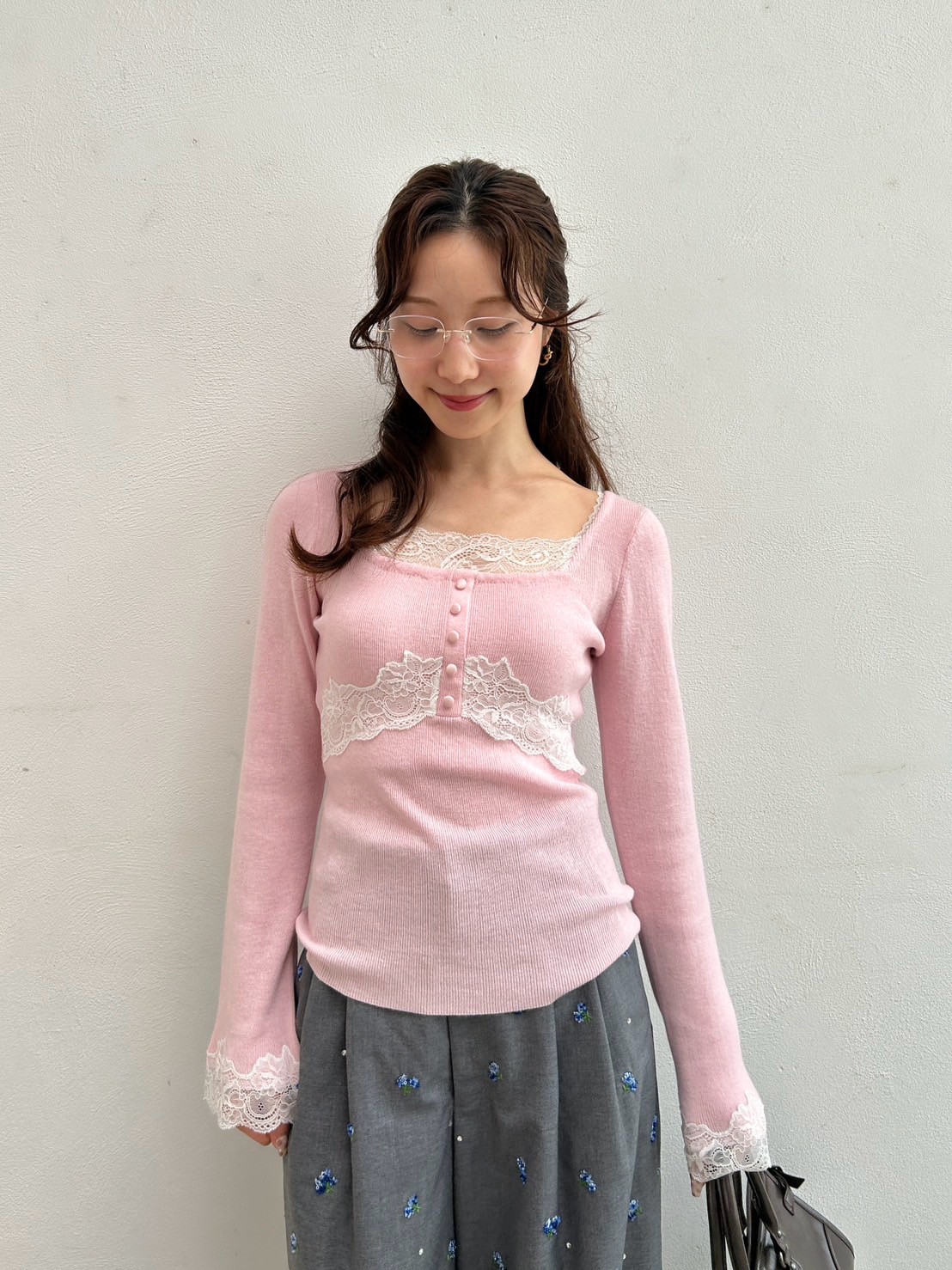 オフィシャル・ MASHSTORE 限定】レーストリムニットトップス(ニット