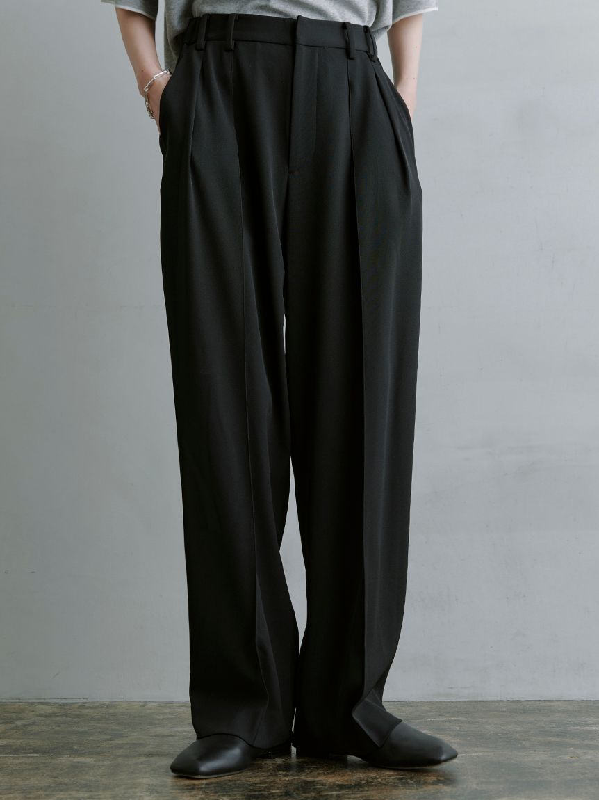 新品【MIESROHE ミースロエ】ワイド　ハーフ パンツ　ガウチョ　タック　黒 MIESROHE パンツ スポーティー3タックパンツ レディース