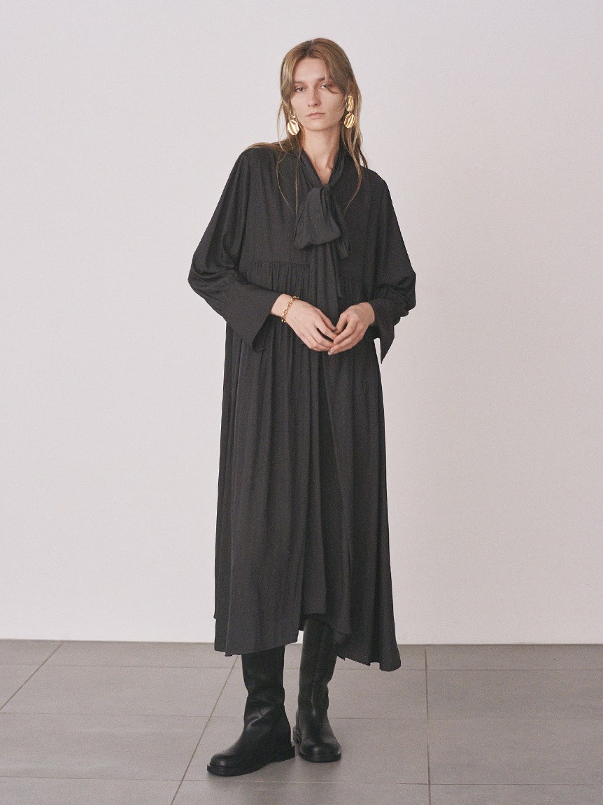 裾テールギャザーボウタイワンピース マキシ ロングワンピース ワンピース Mila Owen ミラオーウェン の通販サイト 公式