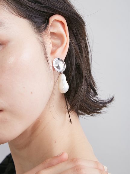 メタルモチーフパールイヤリング(イヤリング)｜アクセサリー｜Mila