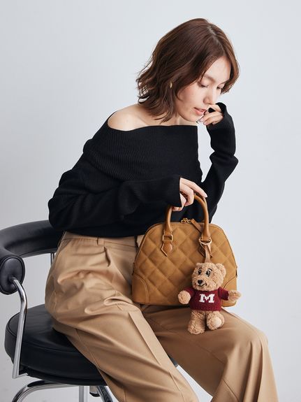 オフショルラメニット