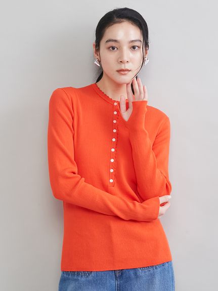 刺繍スカラヘンリーネックニット