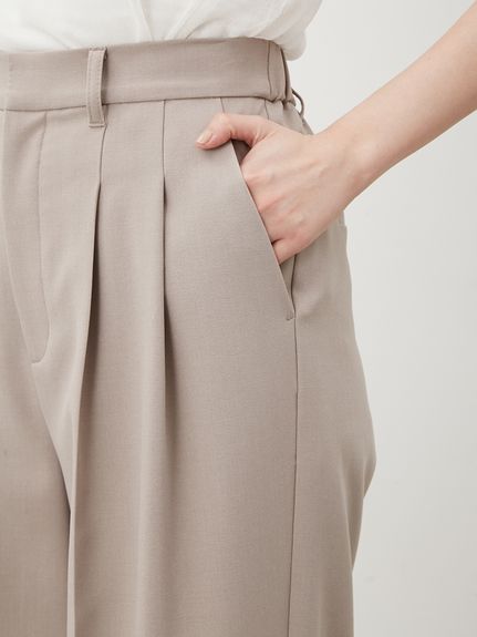 新品ミラオーウェン 後ろゴム2タックテーパードパンツ ゴムウエスト サイズ1 Mila Owen（ミラオーウェン）の「後ゴム2タックテーパードパンツ
