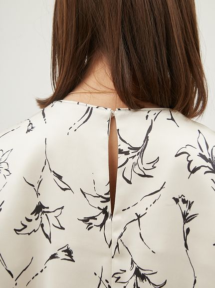 Mila Owen（ミラオーウェン）の「Tシャツライクノースリーブ