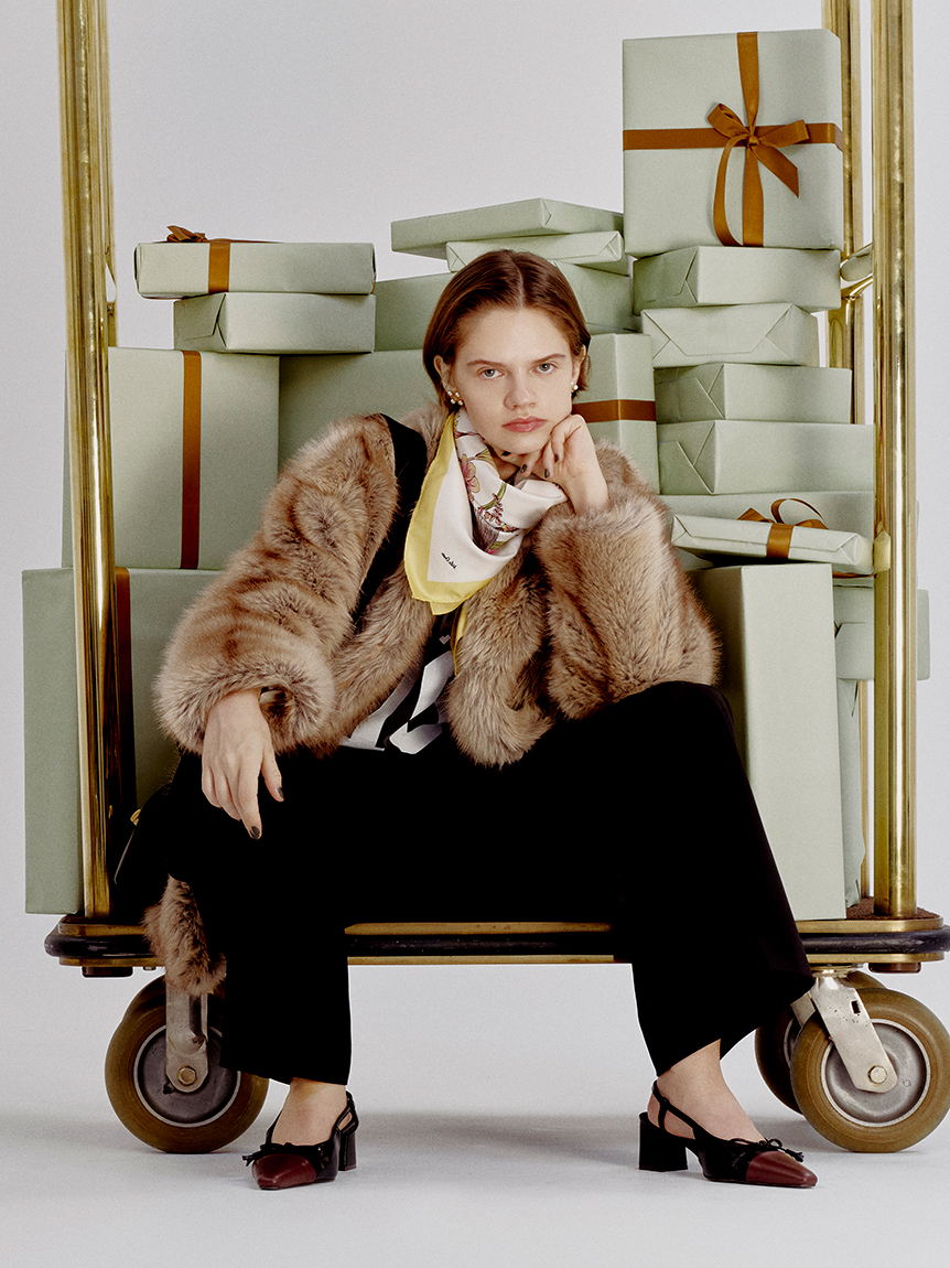 大判フラワー柄スカーフ(スカーフ・バンダナ)｜ファッション雑貨｜Mila