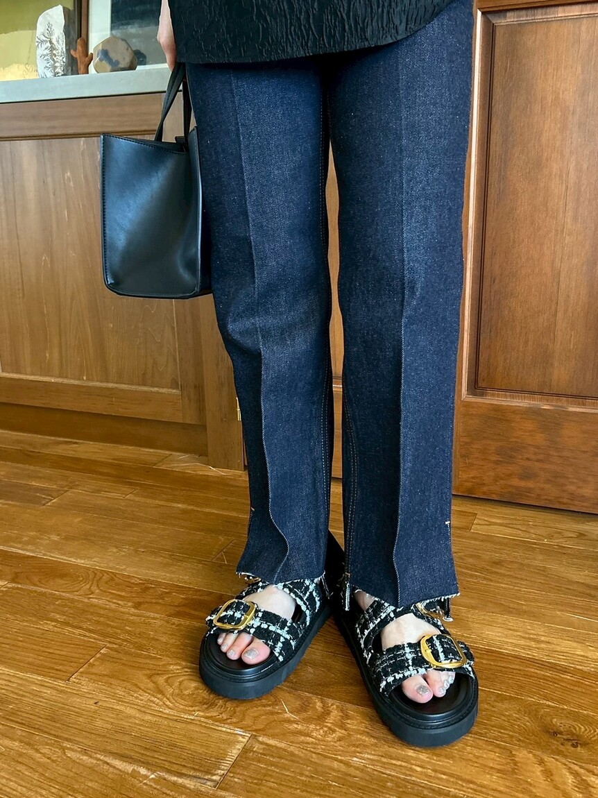 【関税込み】JW Anderson ネイビー＆ホワイト チェック サンダル JW Andersonのネイビー＆ホワイト チェック サンダルがセール中