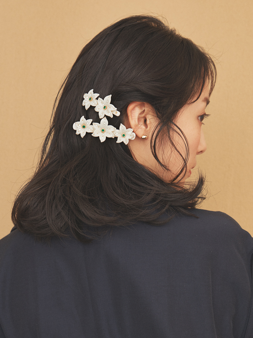 imac フラワーモチーフ ヘアクリップ 白黒 - メルカリ