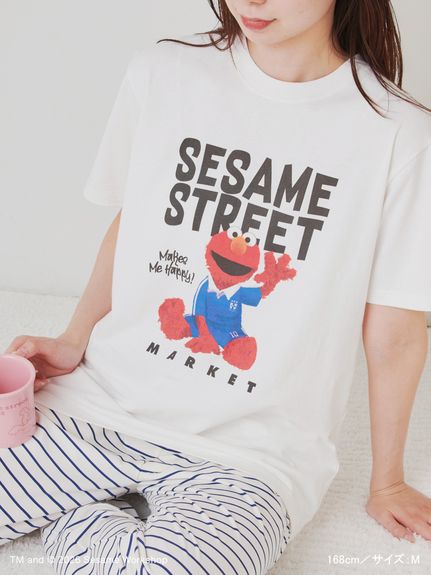 UNISEX】フォトTシャツ（SOCCER）(Tシャツ)｜SESAME STREET MARKET