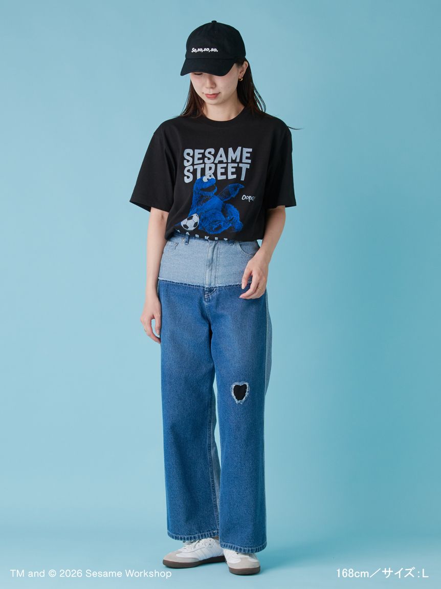 UNISEX】フォトTシャツ（SOCCER）(Tシャツ)｜SESAME STREET MARKET