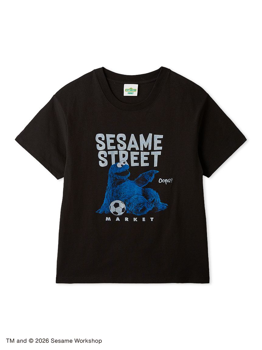 UNISEX】フォトTシャツ（SOCCER）(Tシャツ)｜SESAME STREET MARKET