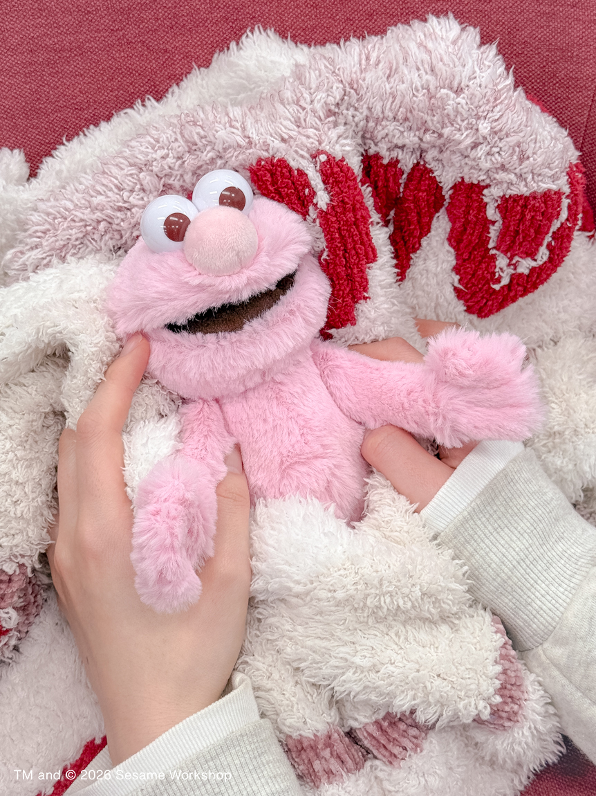 ピンクエルモ ぬいぐるみS エルモ ピンク(ぬいぐるみ)｜SESAME STREET MARKET/公式