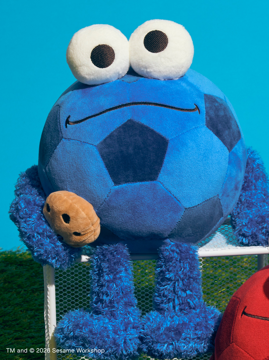 サッカーボールぬいぐるみ(ぬいぐるみ)｜SESAME STREET MARKET/公式