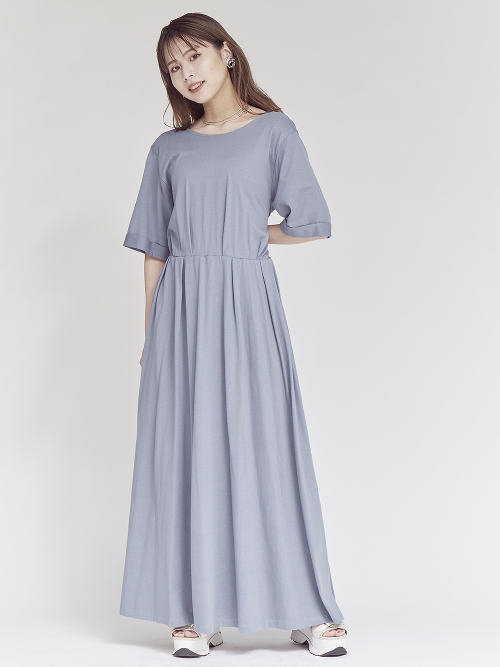 バックオープンカットワンピース