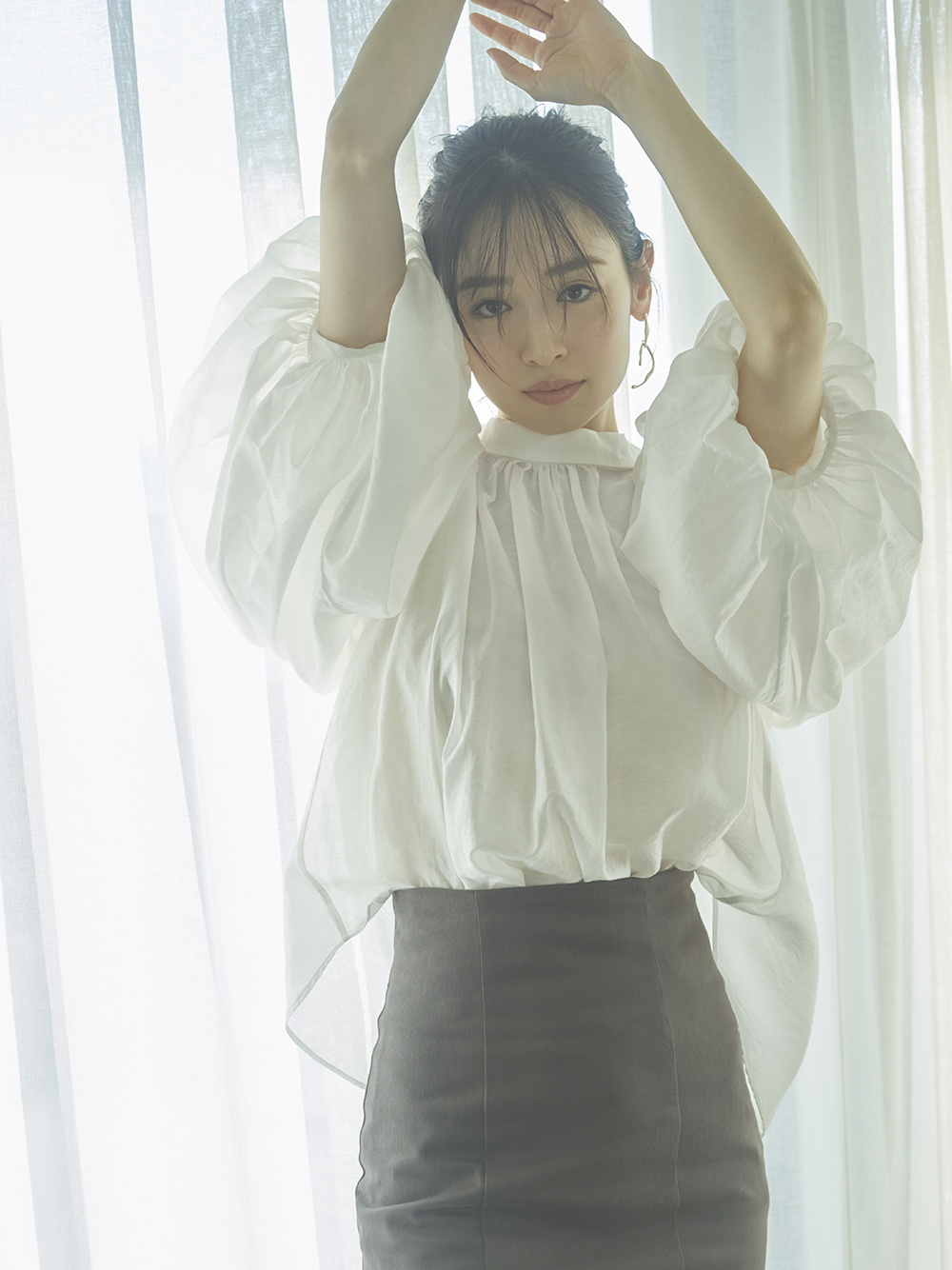 ボリュームシアーブラウス