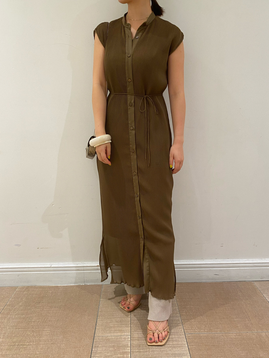 プリーツワンピース