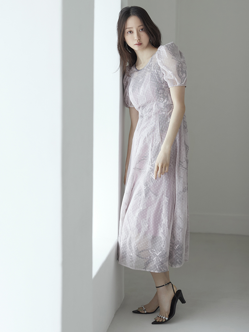 【新品未使用品】SNIDEL【限定】スパンコール刺繍ドレス