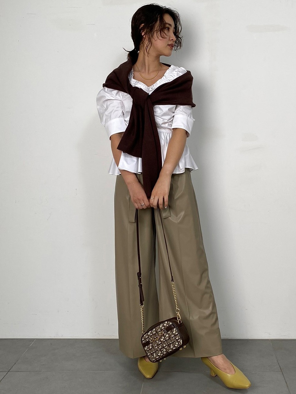 ワイドベルトパンツ