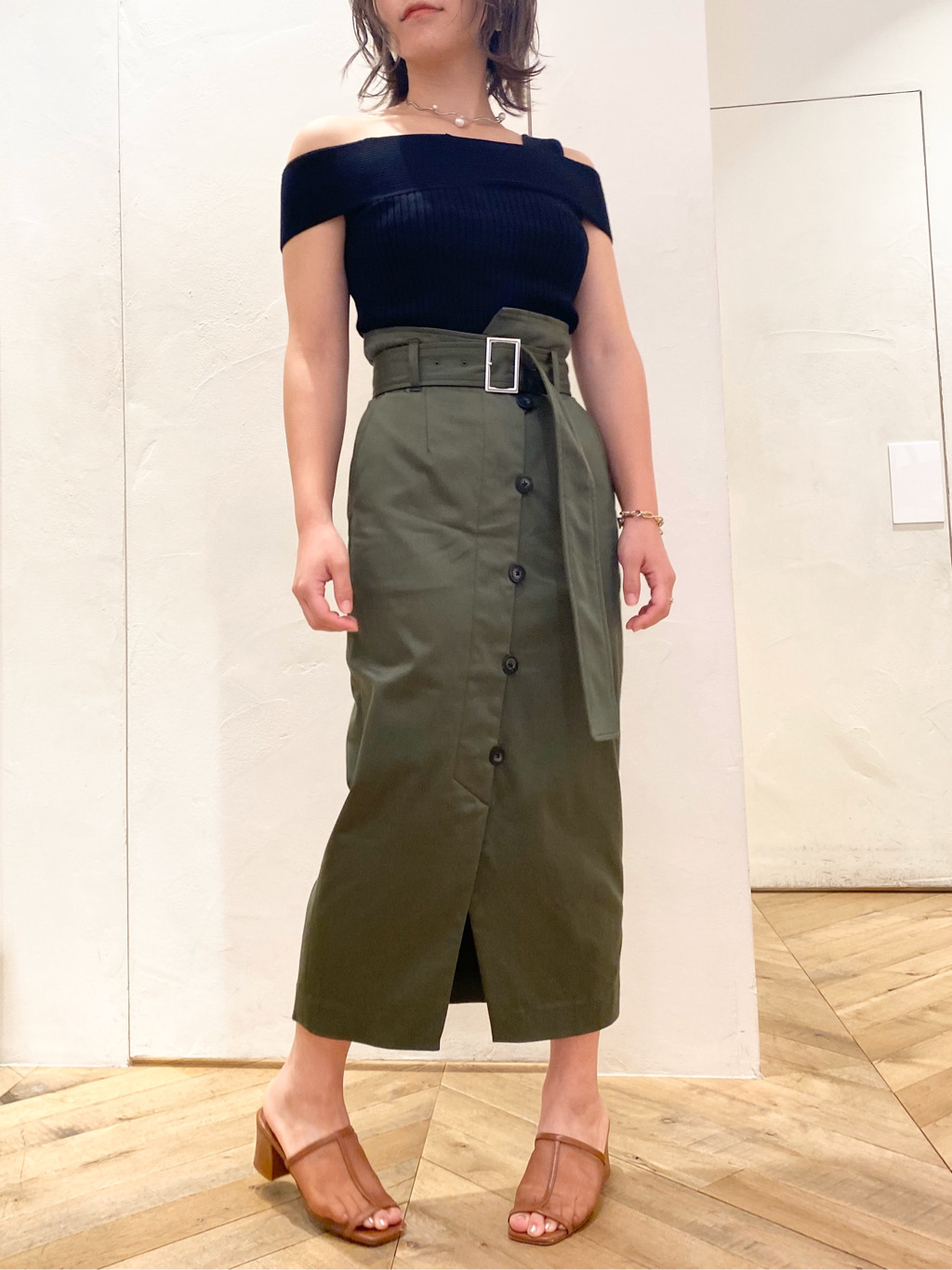 アシメデザインタイトスカート