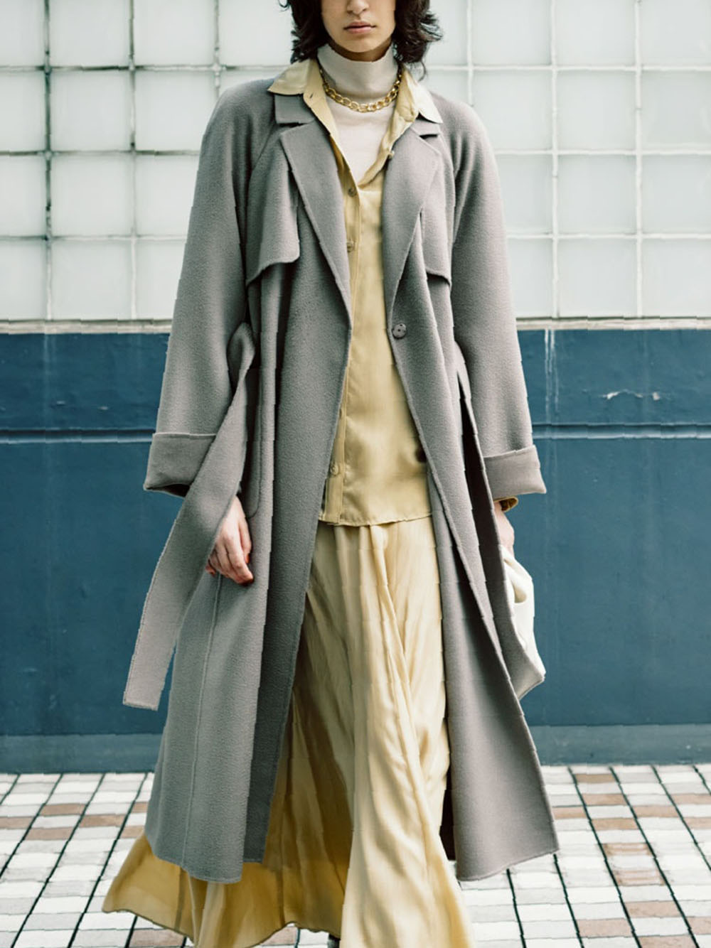 サテンフレアロングスカート