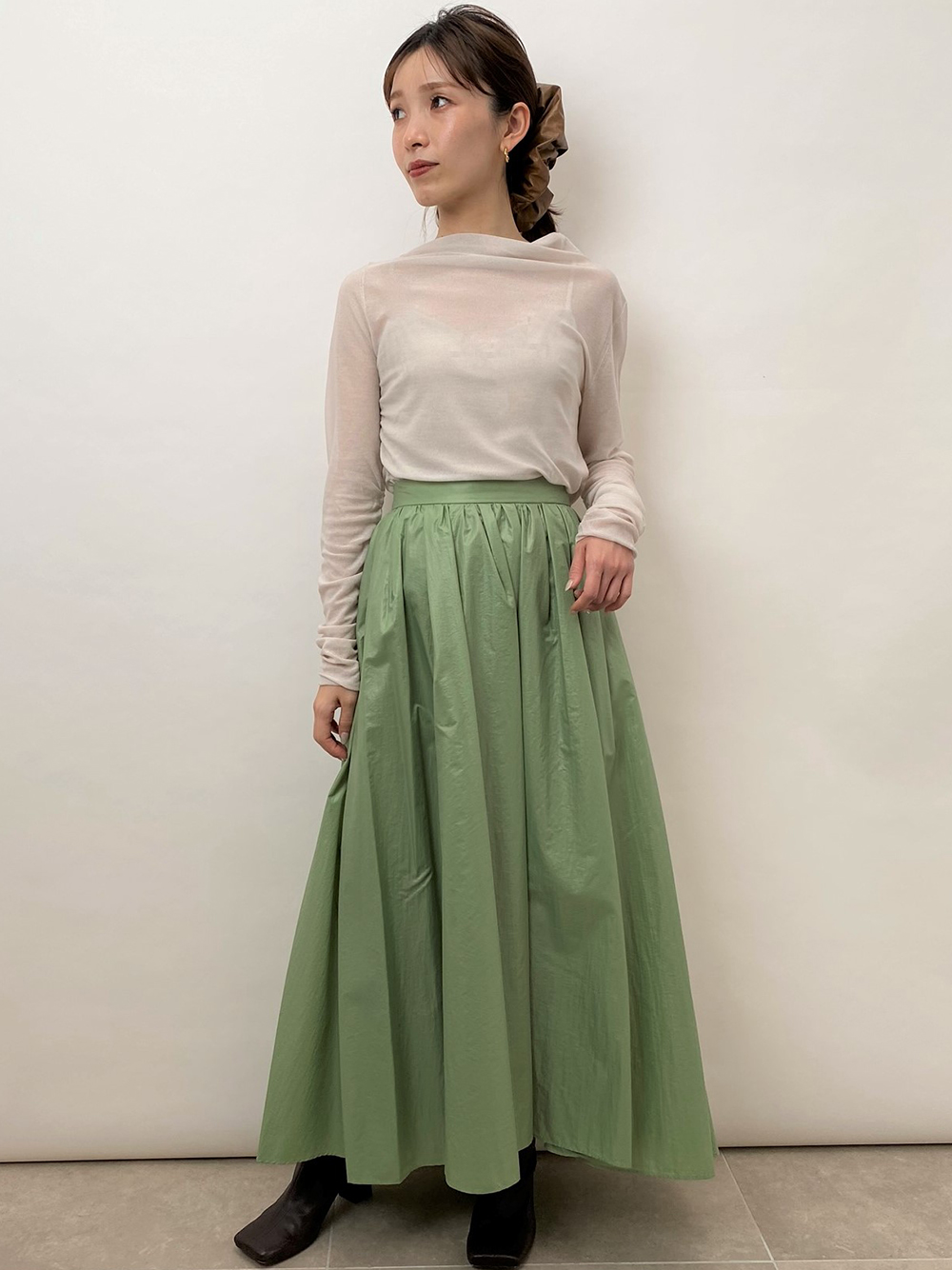 シャイニーボリュームスカート