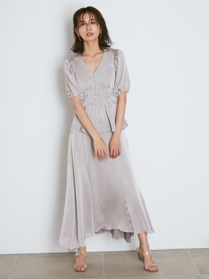 サテンフレアスカート