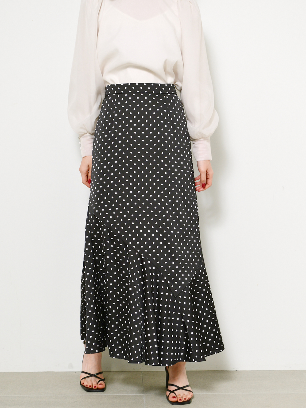 ドットジャガードナロースカート
