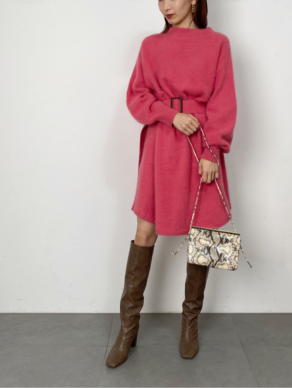 ファーライクベルティッドニットワンピース