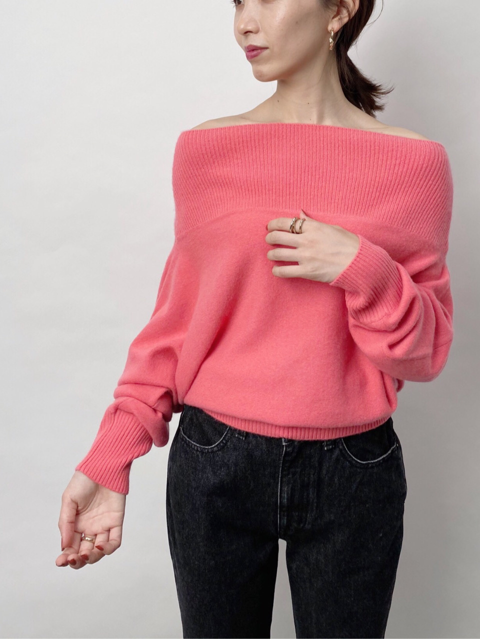 カシミヤオフショルニット