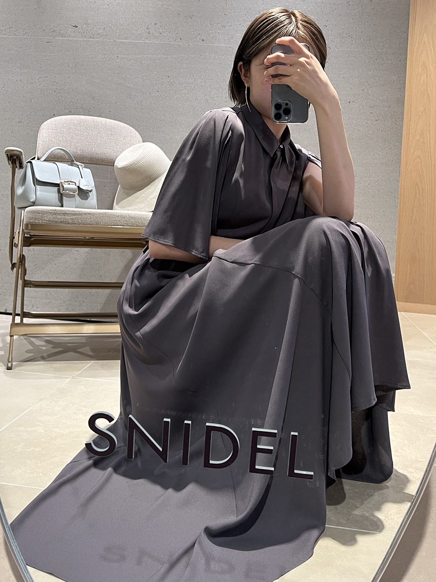 SNIDEL スリットスリーブフレアワンピース - ロングワンピース