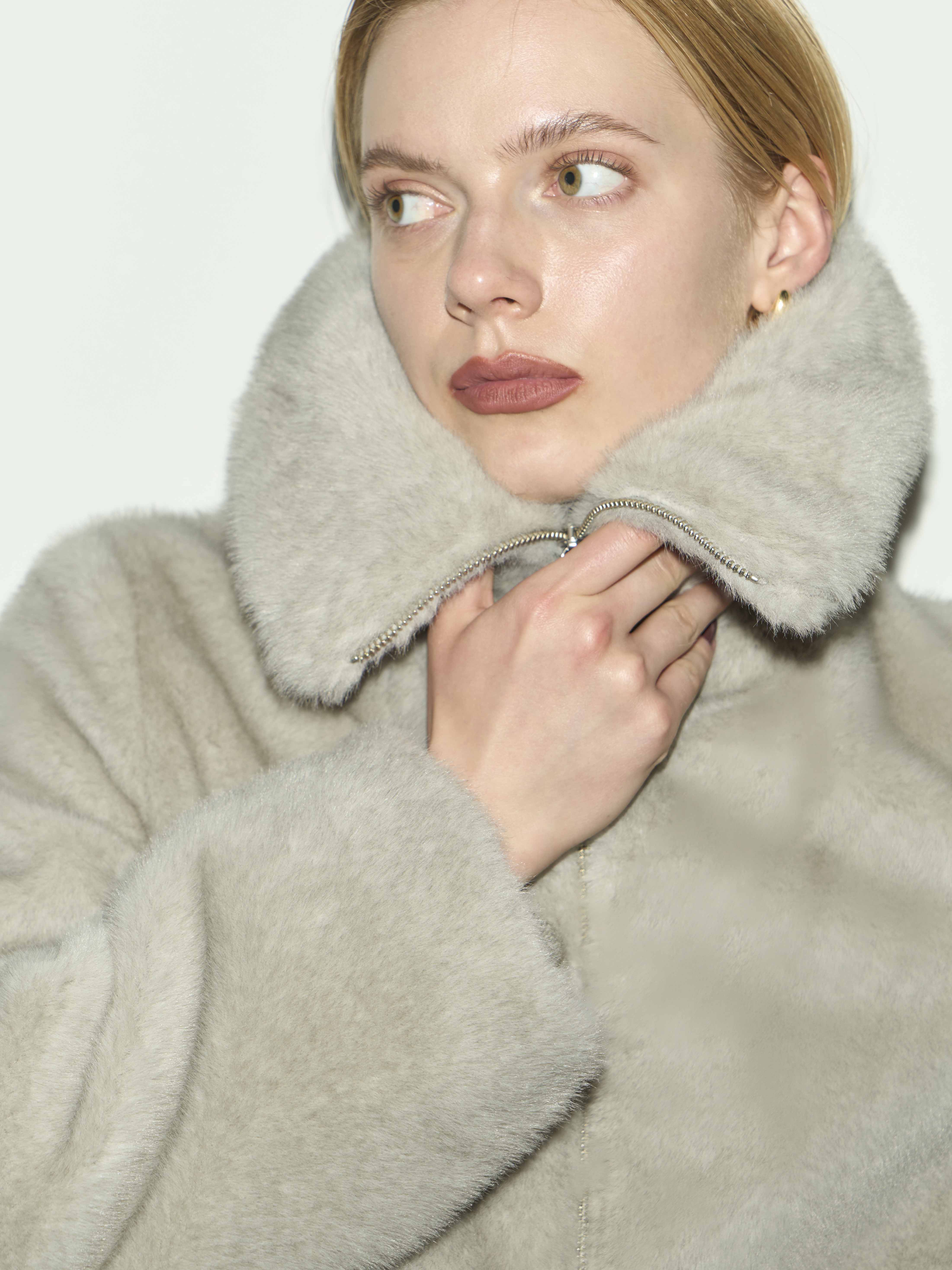 styling/ ワイドカラーフェイクファーブルゾン　GRY サイズ1 styling/（スタイリング）の「ワイドカラーフェイクファー