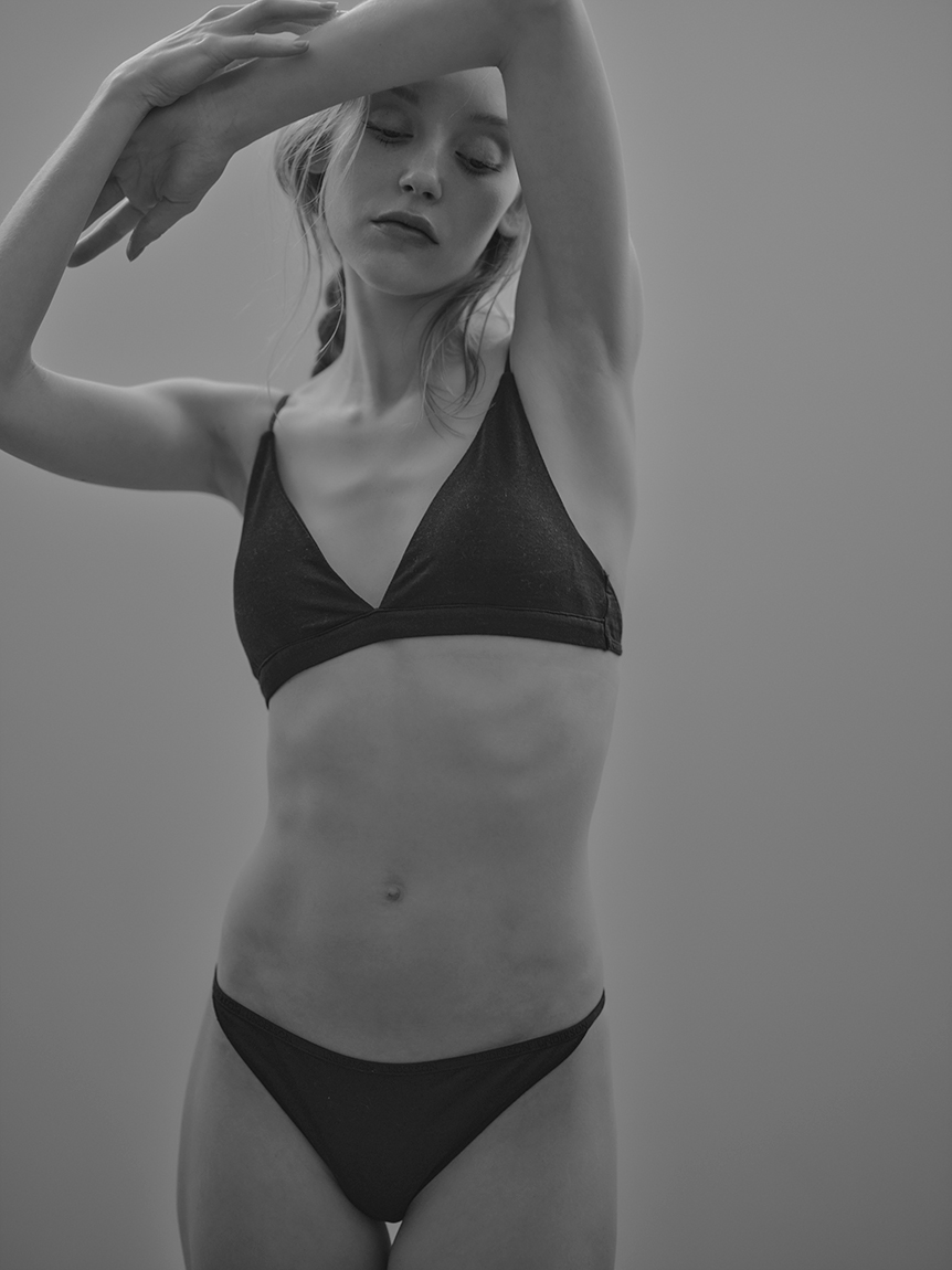 下着・アンダーウェア Matin Kim LOGO BAND BRA&BRIEF Matin Kim】LOGO BAND TRIANGLE BRA - メルカリ